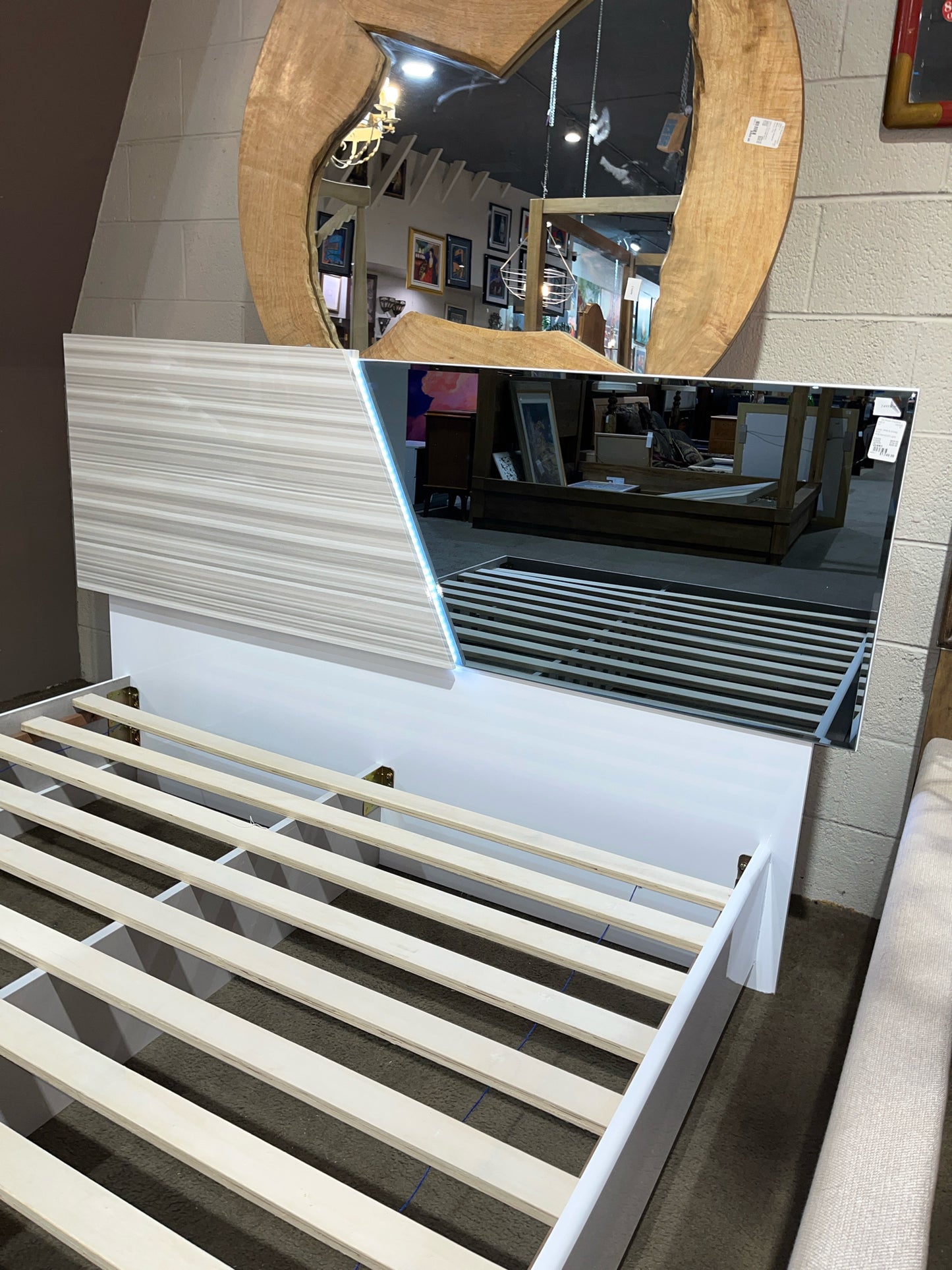 Queen Size White Lacquered Wood & Smoke Mirror Bed w/ LED Lights
