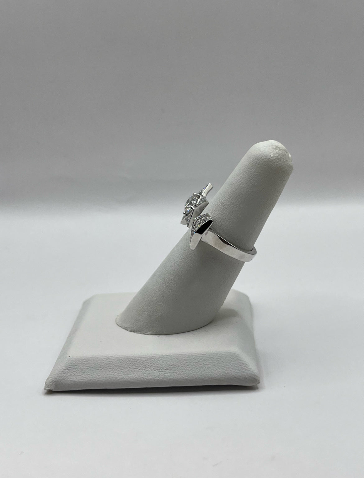 Chanel 18K White Gold & Diamond Comete Ring