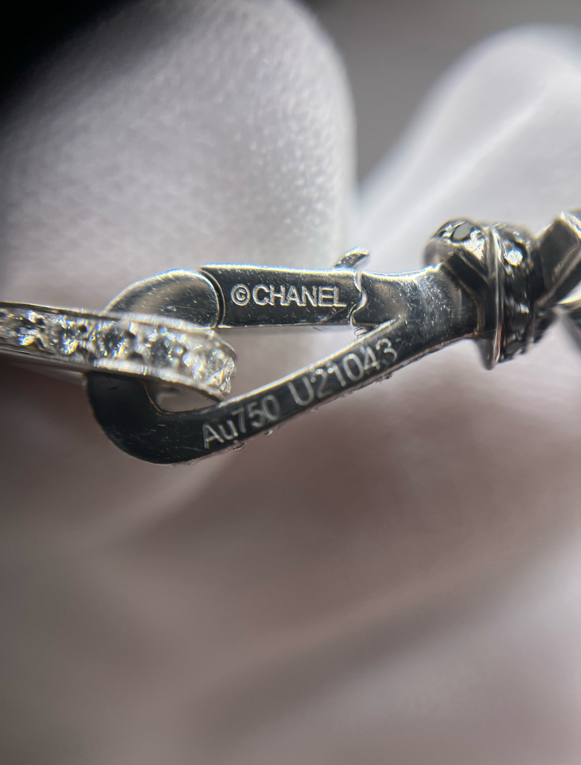1932 Chanel 18K White Gold & Diamond "Rudan Series" Bowtie Necklace