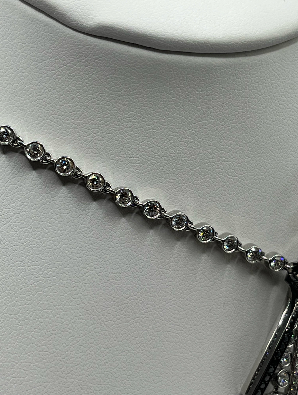 1932 Chanel 18K White Gold & Diamond "Rudan Series" Bowtie Necklace