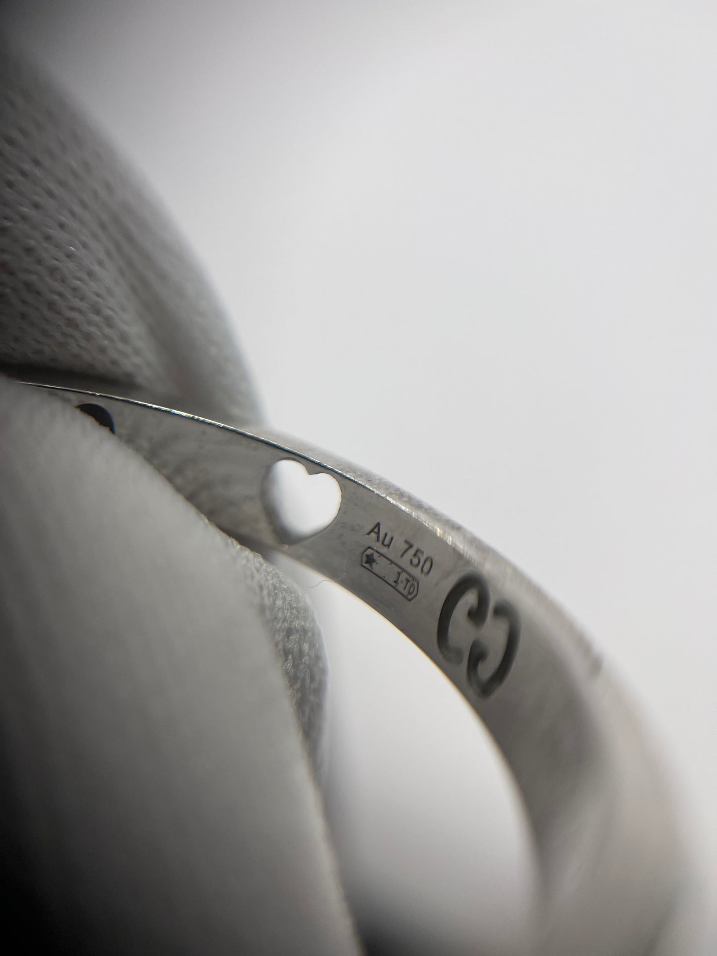 Gucci 18K White Gold & Diamond Ring