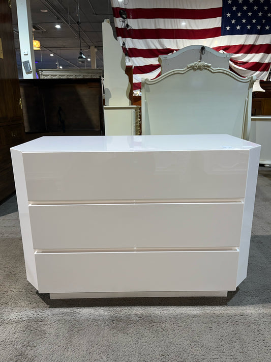 3 Drawer Vanilla Lacquer Dresser
