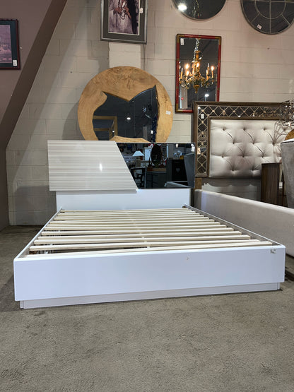 Queen Size White Lacquered Wood & Smoke Mirror Bed w/ LED Lights
