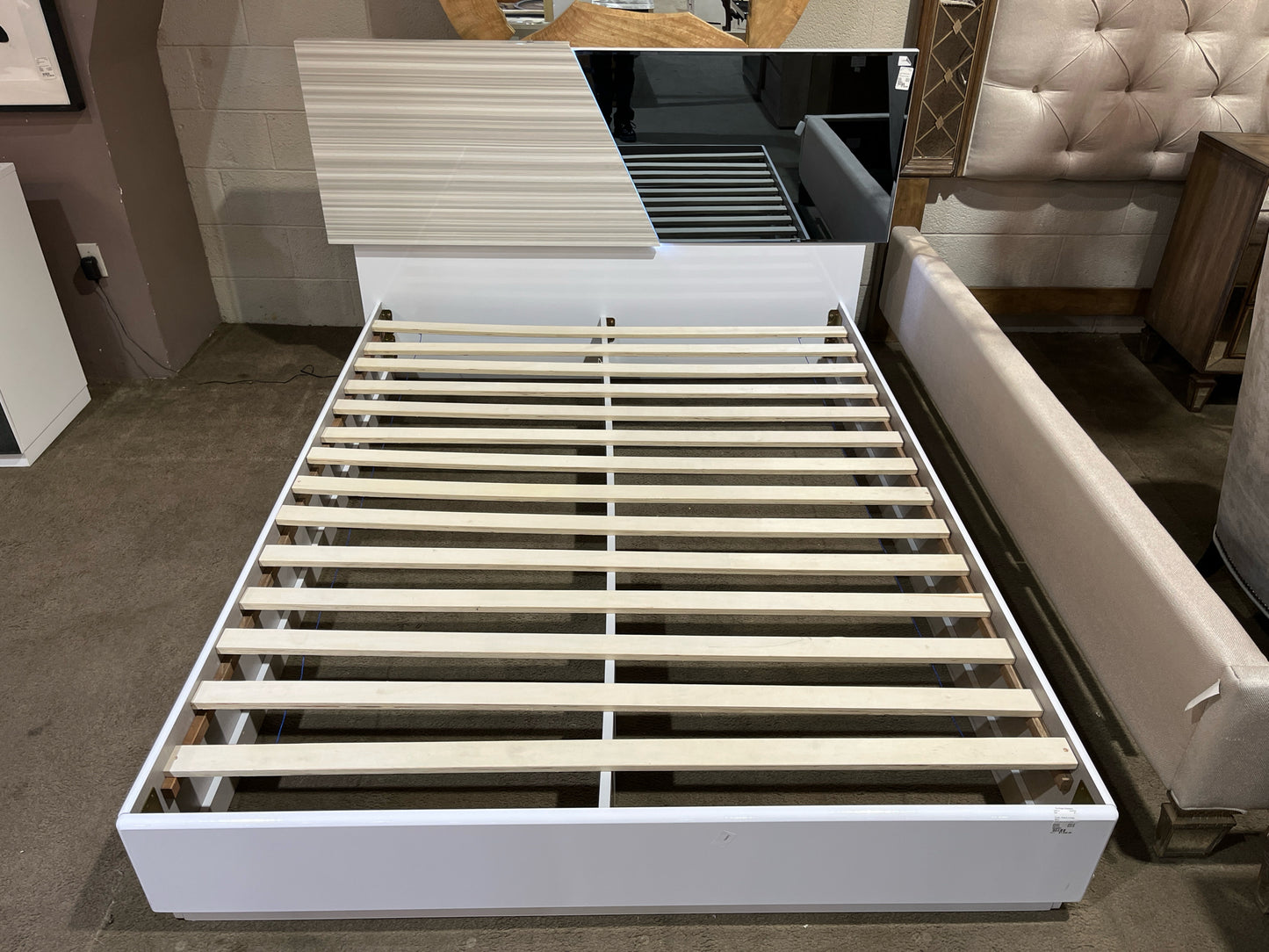 Queen Size White Lacquered Wood & Smoke Mirror Bed w/ LED Lights