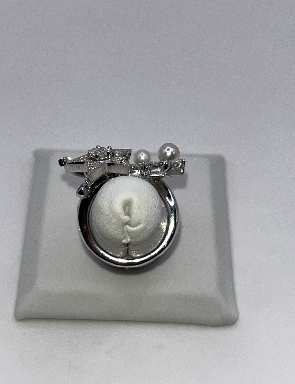 Chanel 18K White Gold Diamond & Pearl Comete Ring