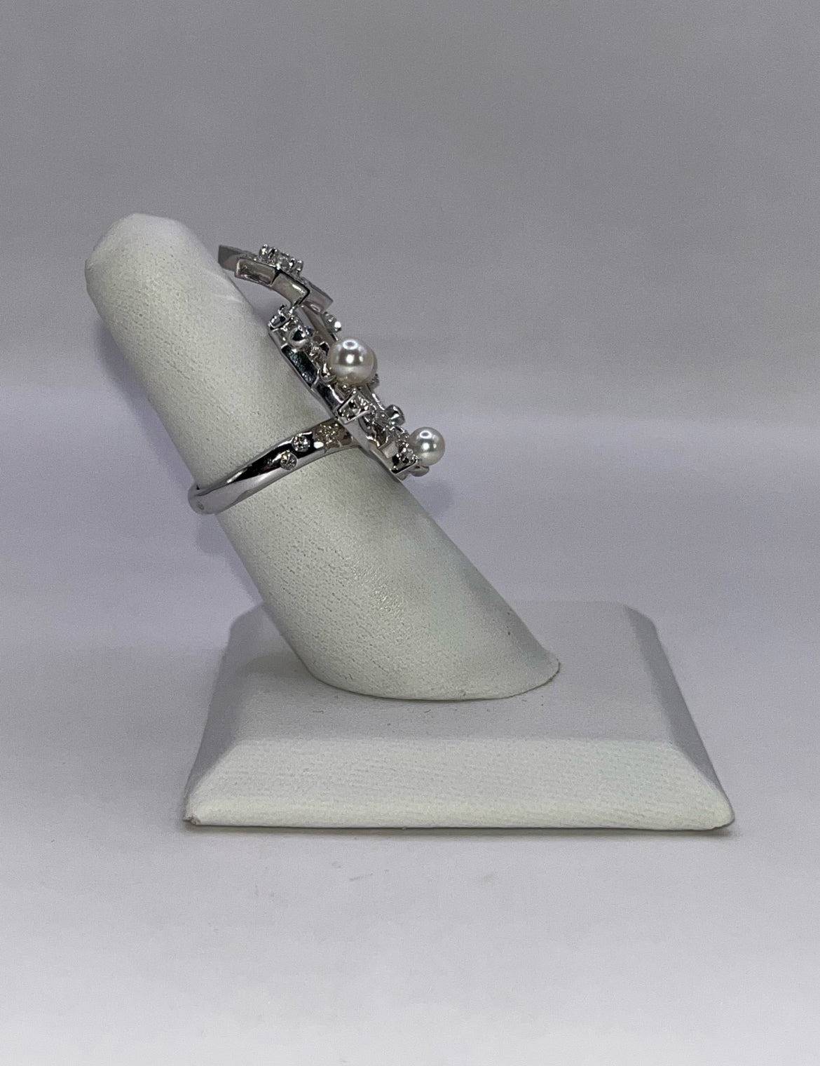 Chanel 18K White Gold Diamond & Pearl Comete Ring