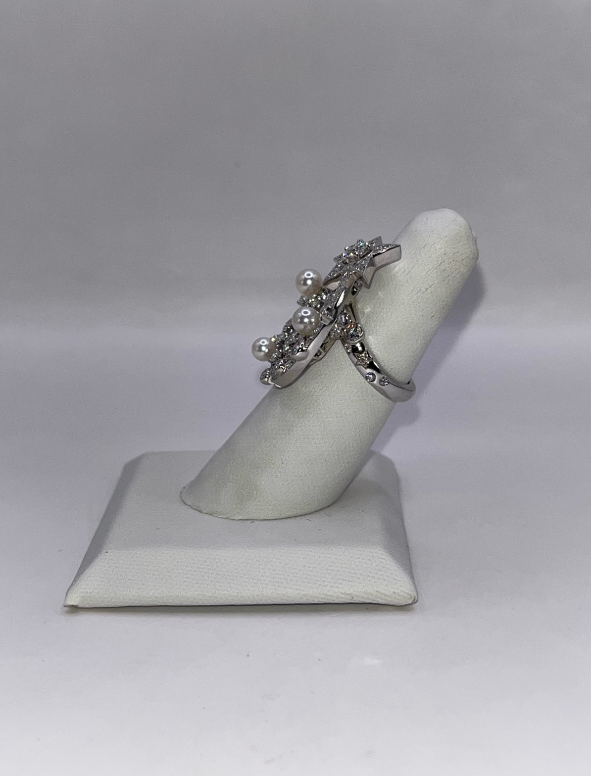 Chanel 18K White Gold Diamond & Pearl Comete Ring