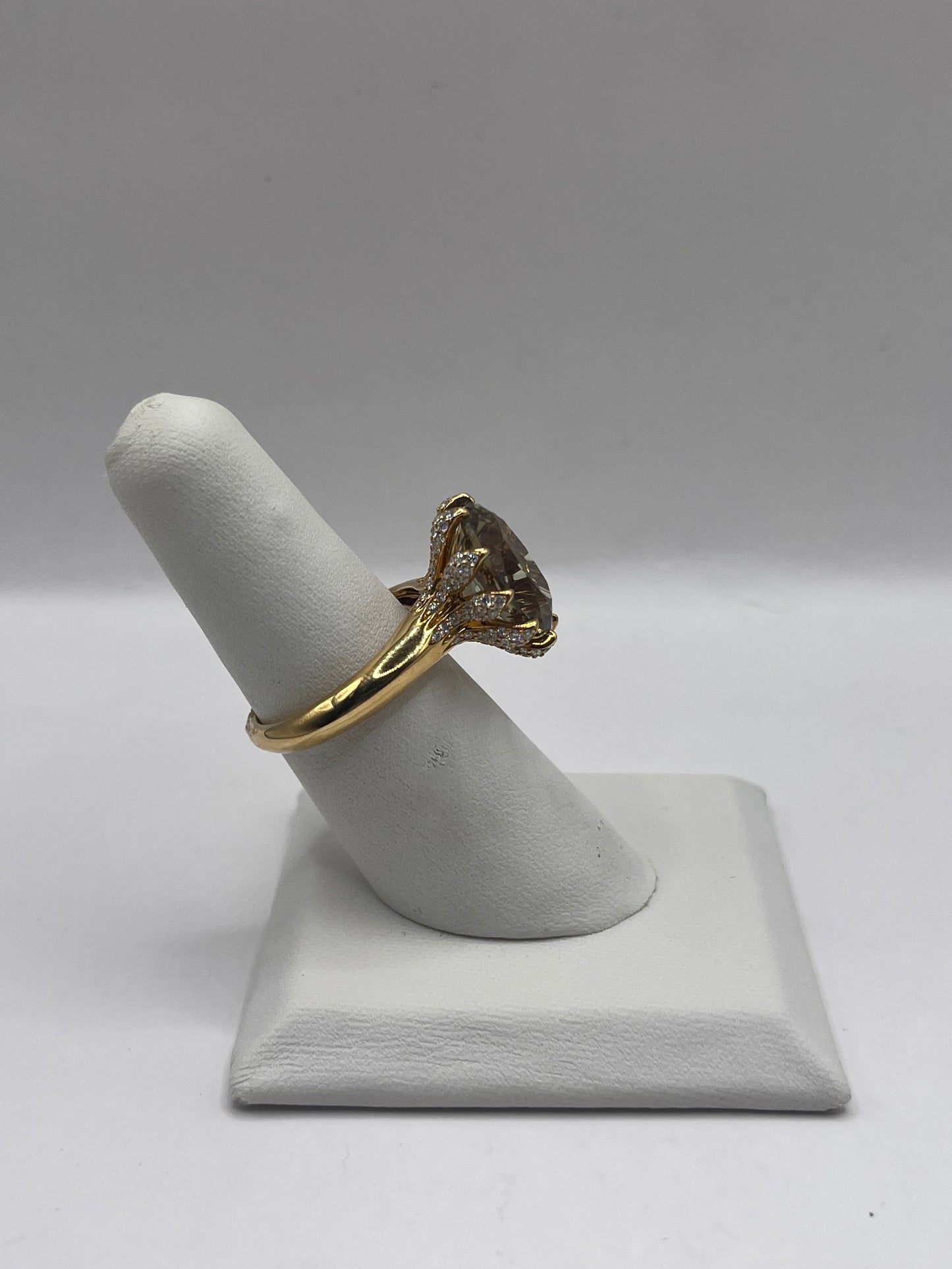 Kat Florence 18K Yellow Gold Zultanite & Diamond Ring