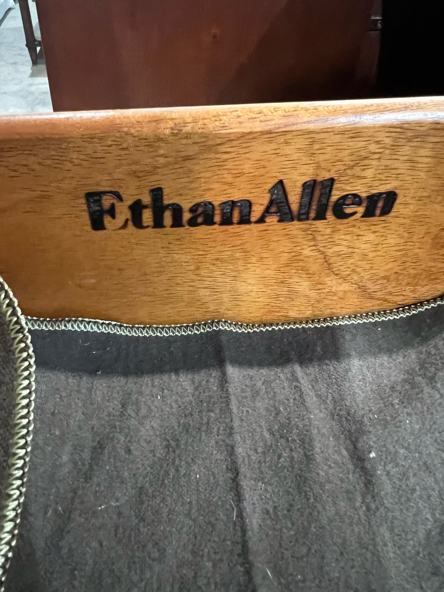 Ethan Allen Federal Style 2 Drawer 2 Door Mahogany Buffet